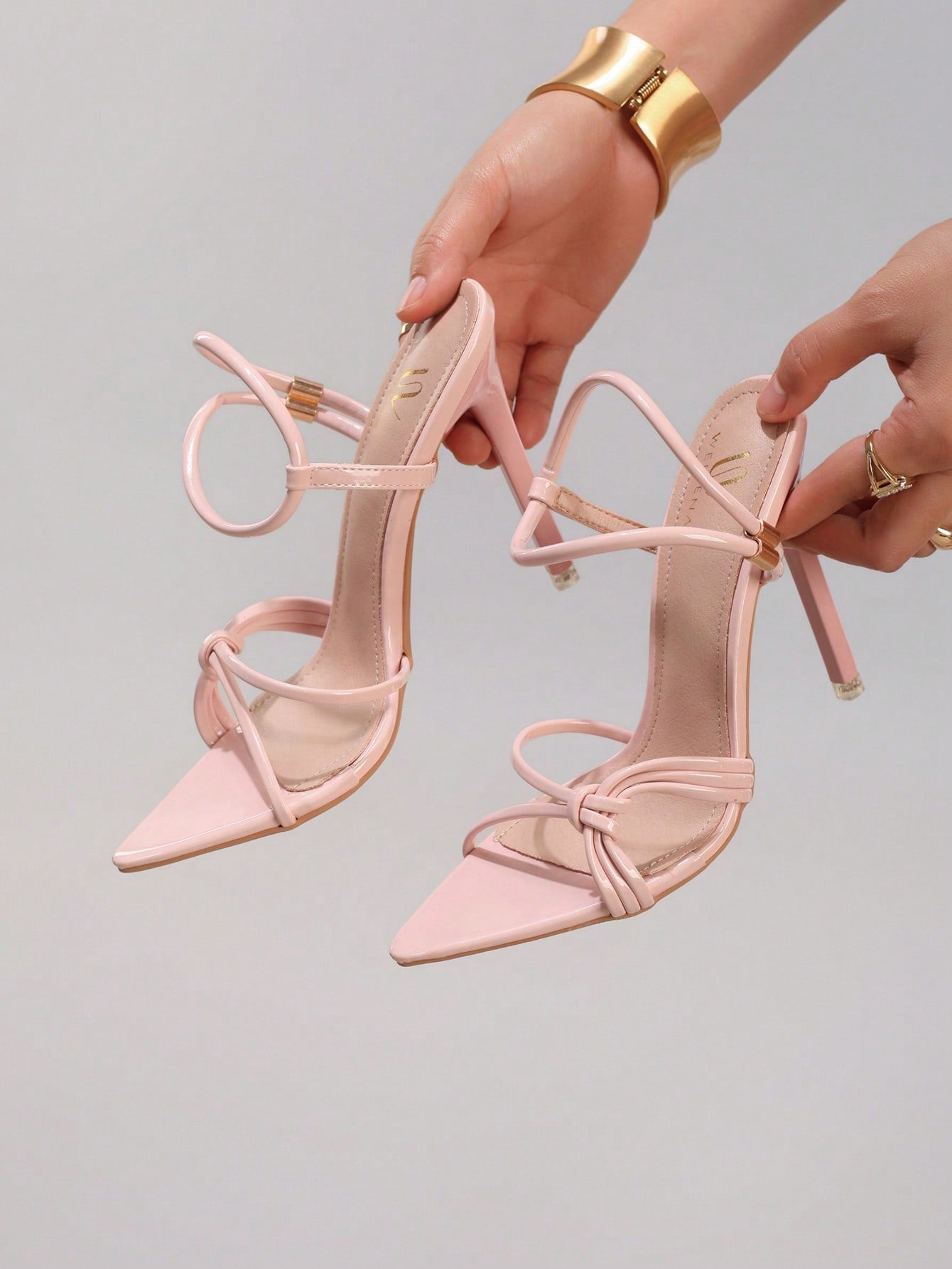 GLAMOUR FEET @CHRISTIANDELOS_